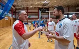 Mecz siatk&oacute;wki Urząd Miejski Brzeg Dolny - Policja