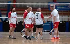 Mecz siatk&oacute;wki Urząd Miejski Brzeg Dolny - Policja
