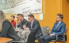 Sesja Rady Miejskiej w Brzegu Dolnym: podatki, opłaty za odpady i przyszłość przychodni PCM w Brzegu Dolnym