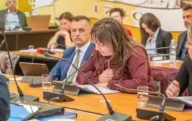 Sesja Rady Miejskiej w Brzegu Dolnym: podatki, opłaty za odpady i przyszłość przychodni PCM w Brzegu Dolnym