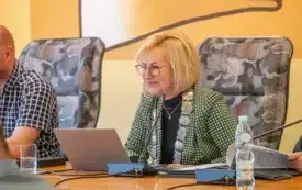Sesja Rady Miejskiej w Brzegu Dolnym: podatki, opłaty za odpady i przyszłość przychodni PCM w Brzegu Dolnym