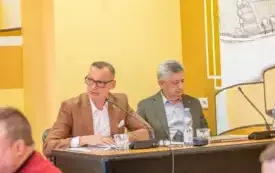 Sesja Rady Miejskiej w Brzegu Dolnym: podatki, opłaty za odpady i przyszłość przychodni PCM w Brzegu Dolnym