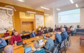 Sesja Rady Miejskiej w Brzegu Dolnym: podatki, opłaty za odpady i przyszłość przychodni PCM w Brzegu Dolnym