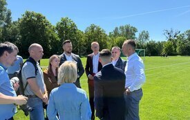 Rekordowe dofinansowanie dla Brzegu Dolnego. Przy hali MOSiR  powstanie pełnowymiarowe boisko z certyfikatem FIFA