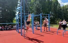 Oficjalny odbi&oacute;r boiska wielofunkcyjnego przy ZSP nr 2 w Brzegu Dolnym