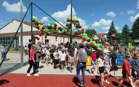 Oficjalny odbi&oacute;r boiska wielofunkcyjnego przy ZSP nr 2 w Brzegu Dolnym