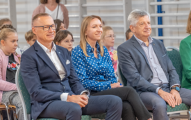 Zamiast młot&oacute;w &ndash; dziecięcy śmiech. Największa szkoła w gminie otworzyła nowy rozdział