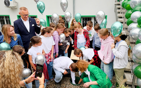 Zamiast młot&oacute;w &ndash; dziecięcy śmiech. Największa szkoła w gminie otworzyła nowy rozdział