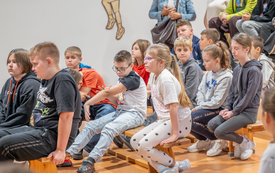 Zamiast młot&oacute;w &ndash; dziecięcy śmiech. Największa szkoła w gminie otworzyła nowy rozdział