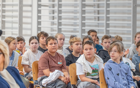 Zamiast młot&oacute;w &ndash; dziecięcy śmiech. Największa szkoła w gminie otworzyła nowy rozdział