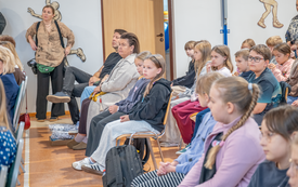 Zamiast młot&oacute;w &ndash; dziecięcy śmiech. Największa szkoła w gminie otworzyła nowy rozdział