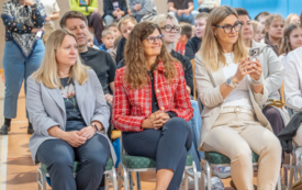 Zamiast młot&oacute;w &ndash; dziecięcy śmiech. Największa szkoła w gminie otworzyła nowy rozdział
