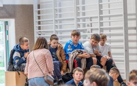 Zamiast młot&oacute;w &ndash; dziecięcy śmiech. Największa szkoła w gminie otworzyła nowy rozdział