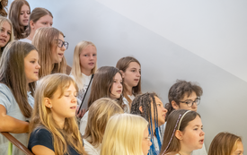 Zamiast młot&oacute;w &ndash; dziecięcy śmiech. Największa szkoła w gminie otworzyła nowy rozdział