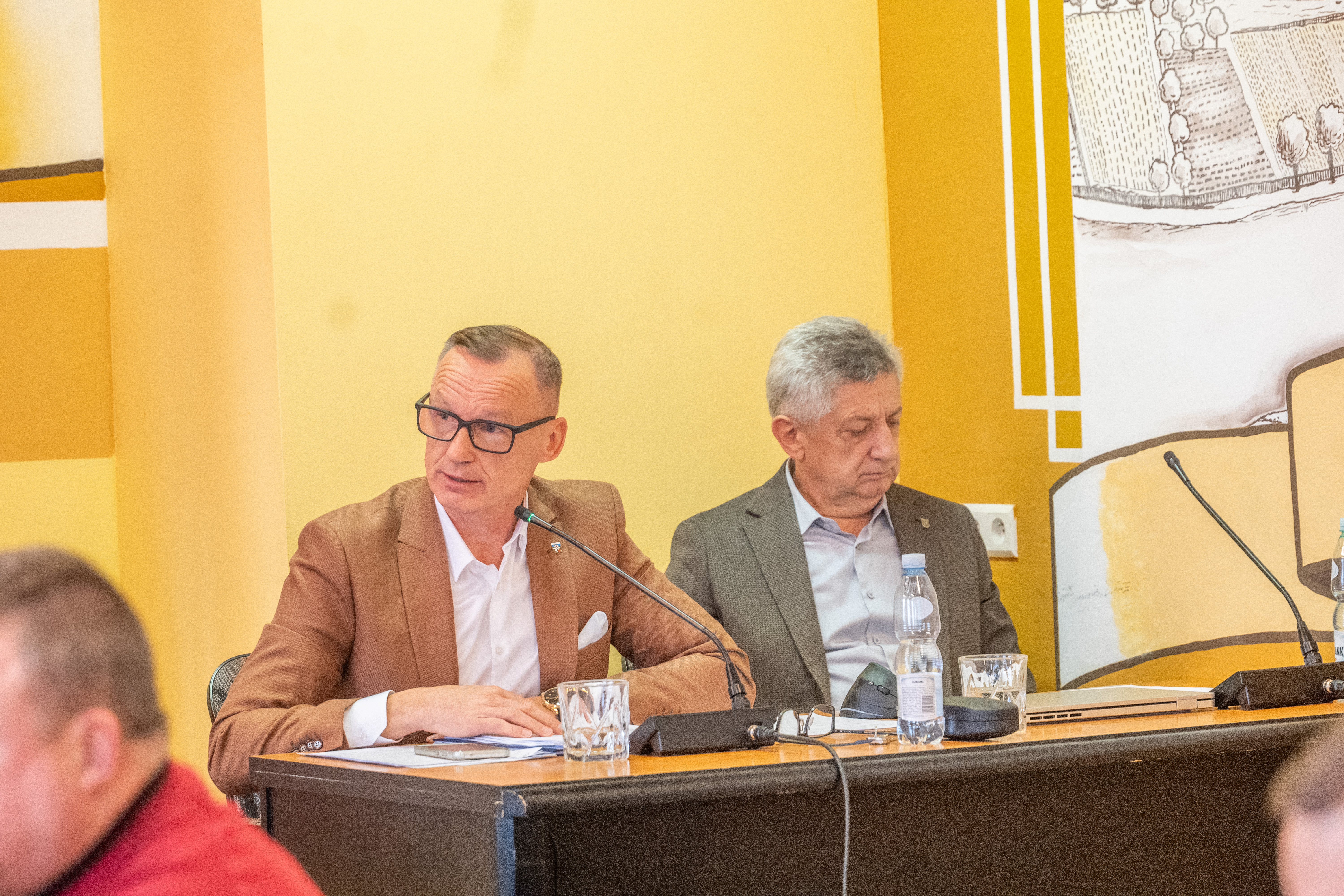 Sesja Rady Miejskiej w&nbsp;Brzegu Dolnym: podatki, opłaty za odpady i&nbsp;przyszłość przychodni PCM w&nbsp;Brzegu Dolnym