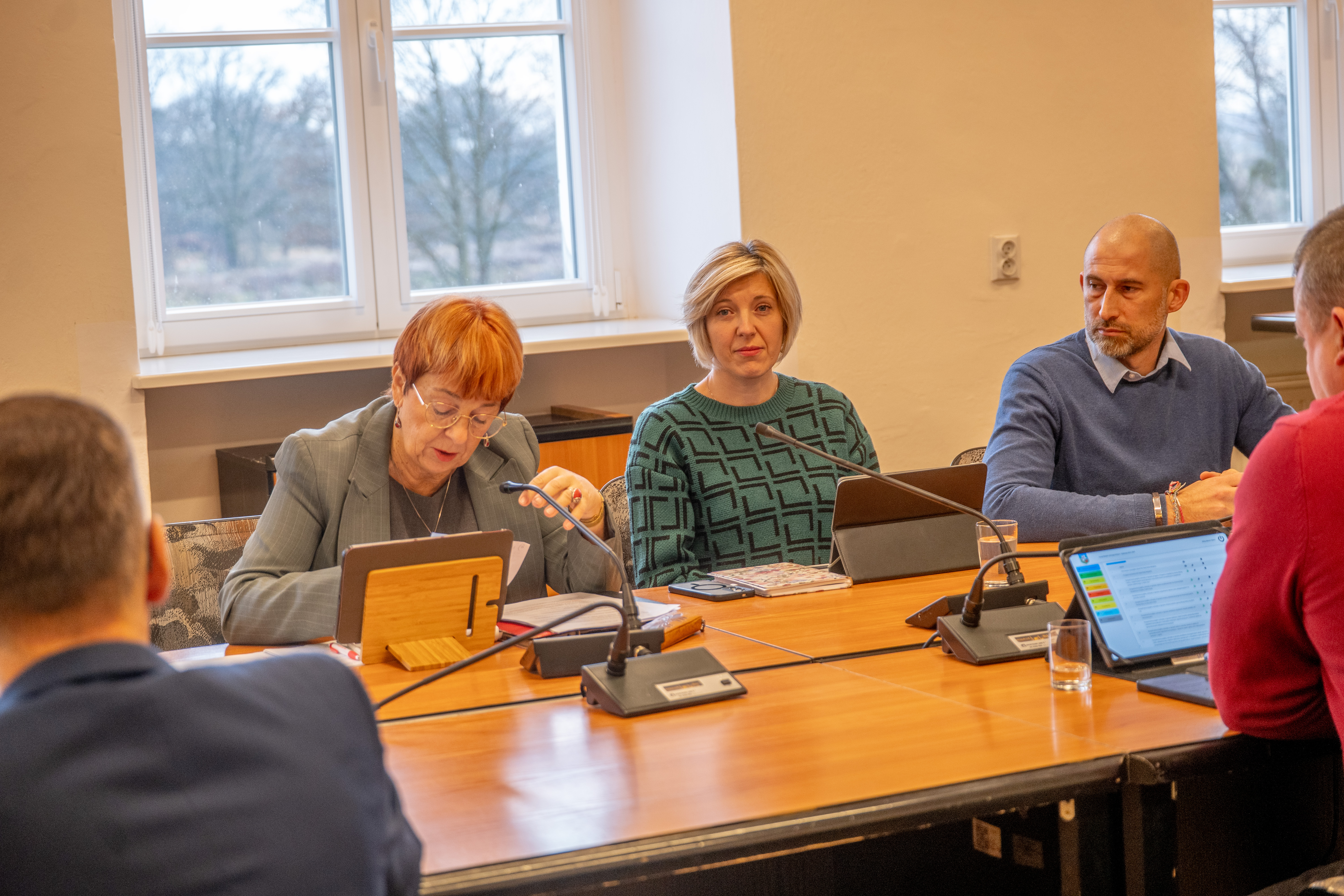 Sesja Rady Miejskiej w&nbsp;Brzegu Dolnym: podatki, opłaty za odpady i&nbsp;przyszłość przychodni PCM w&nbsp;Brzegu Dolnym