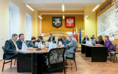Zdjęcie do Dolnobrzeski samorząd wsp&oacute;łfinansuje remonty powiatowych dr&oacute;g. Relacja z 74. sesji rady miejskiej