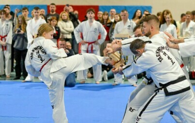 Zdjęcie do Maja Gw&oacute;źdź i Kinga Żak z czarnymi pasami taekwon-do!