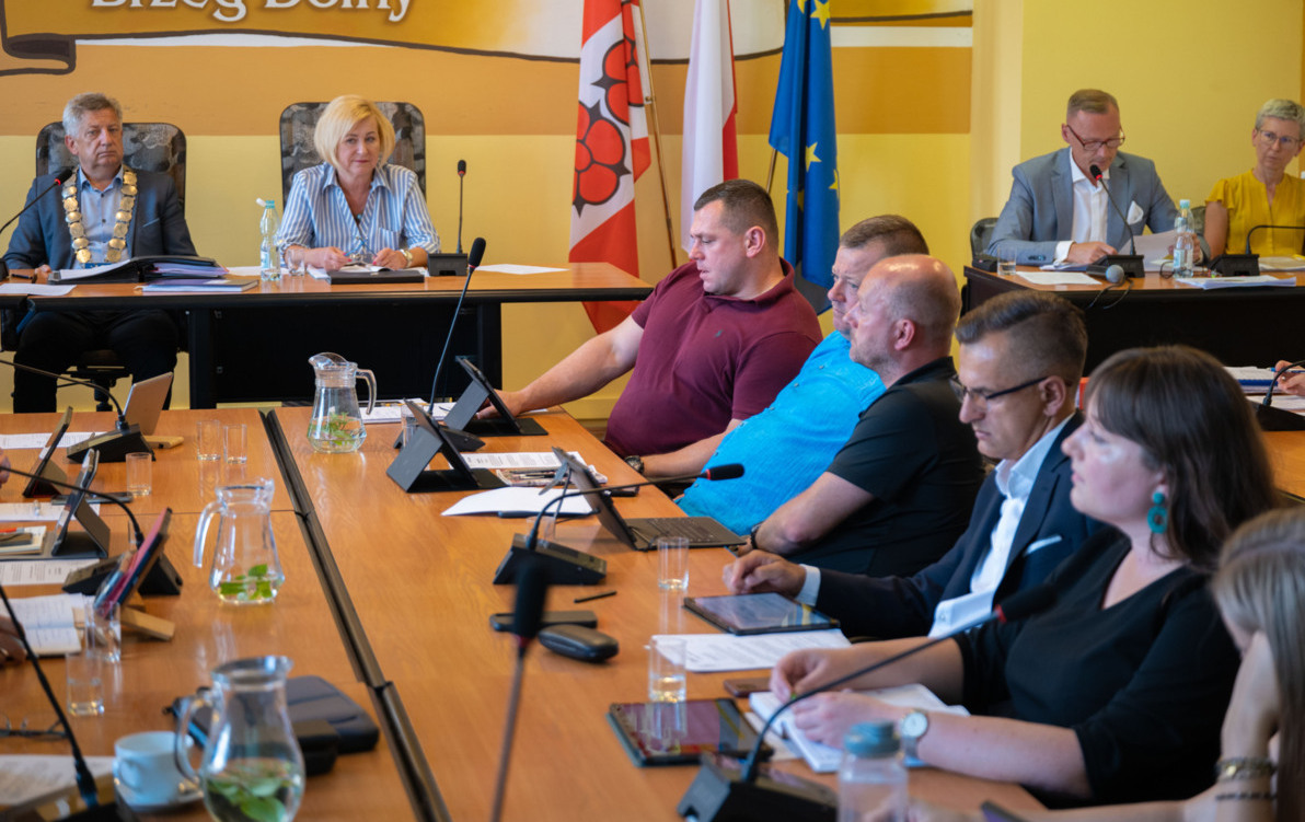 Zdjęcie do Burmistrz z absolutorium i wotum zaufania