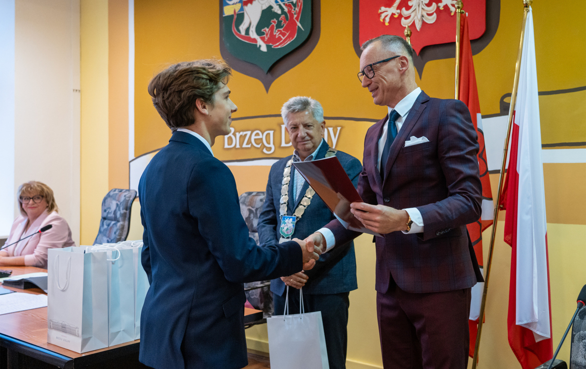 Zdjęcie do Najzdolniejsi uczniowie stypendystami Burmistrza Brzegu Dolnego