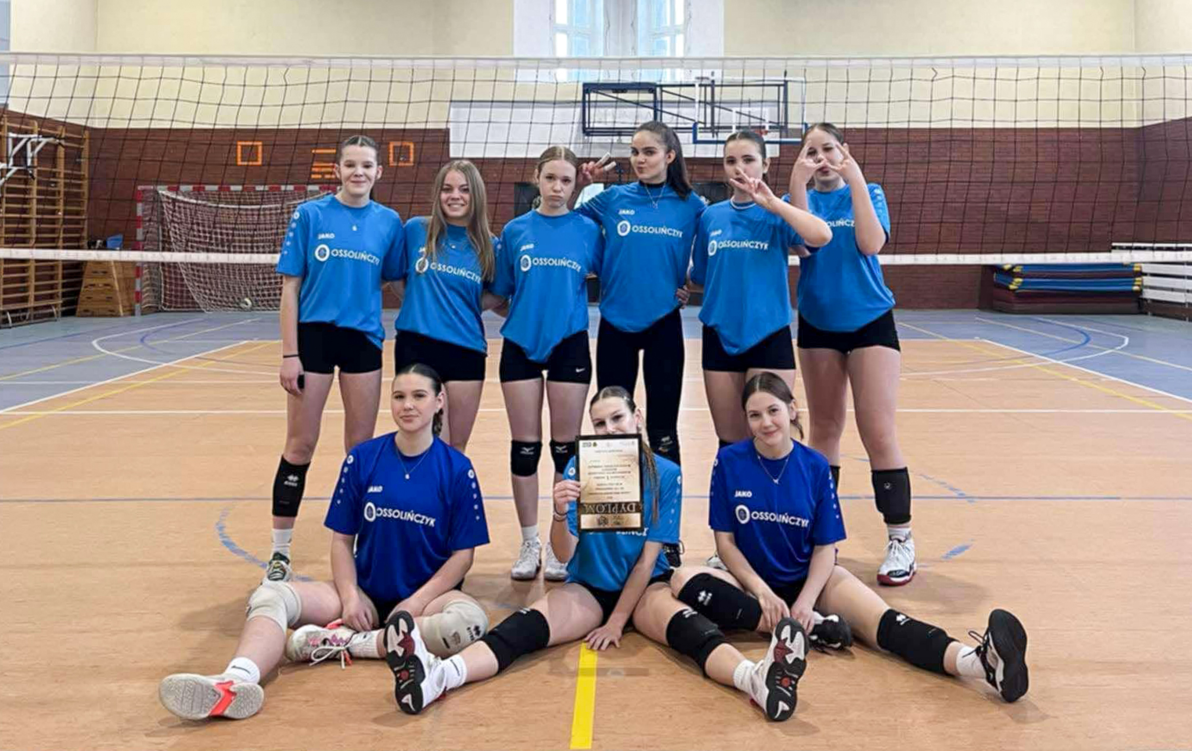 Zdjęcie do Siatkarki z Ossolińczyka wygrywają w powiatową licealiadę 
