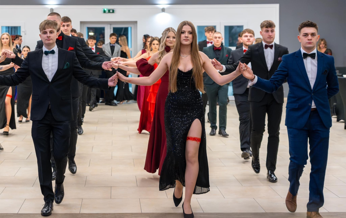 Zdjęcie do Maturzyści Zetki bawili się na studni&oacute;wce