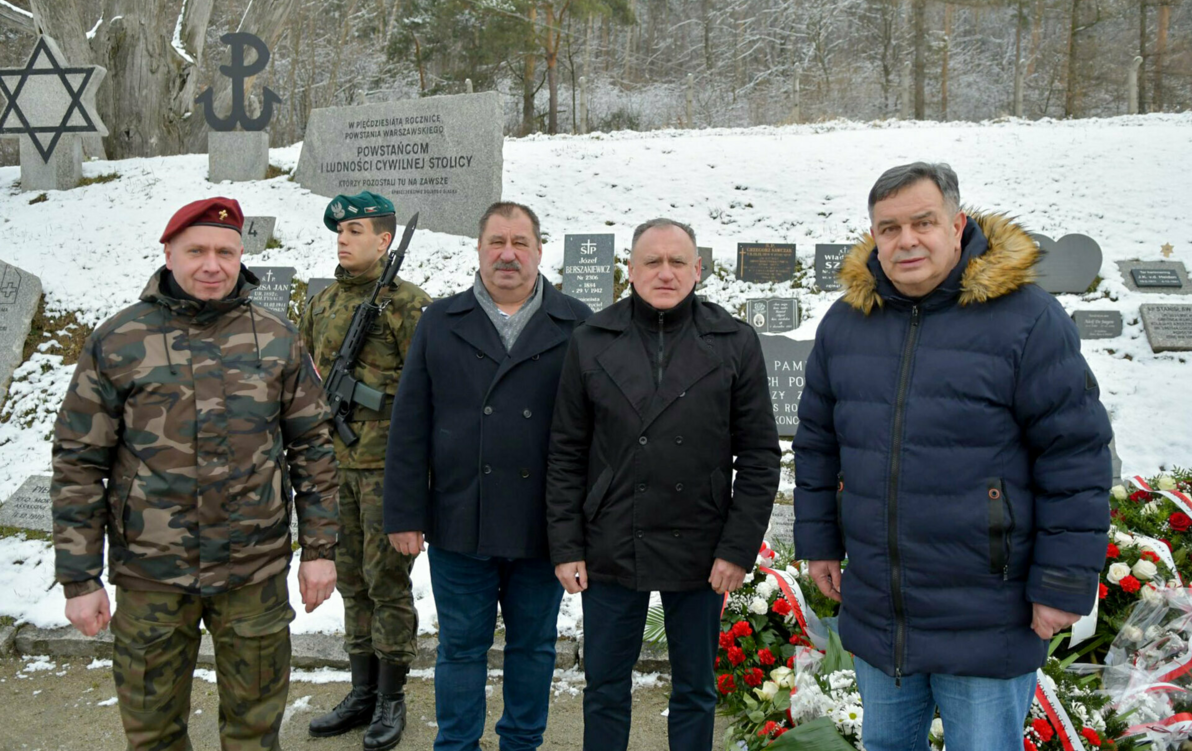 Zdjęcie do W Rogoźnicy upamiętnili ofiary &bdquo;marsz&oacute;w śmierci&rdquo;