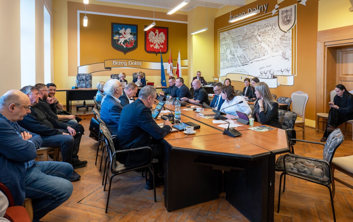 Zdjęcie do Relacja z XIII sesji Rady Miejskiej