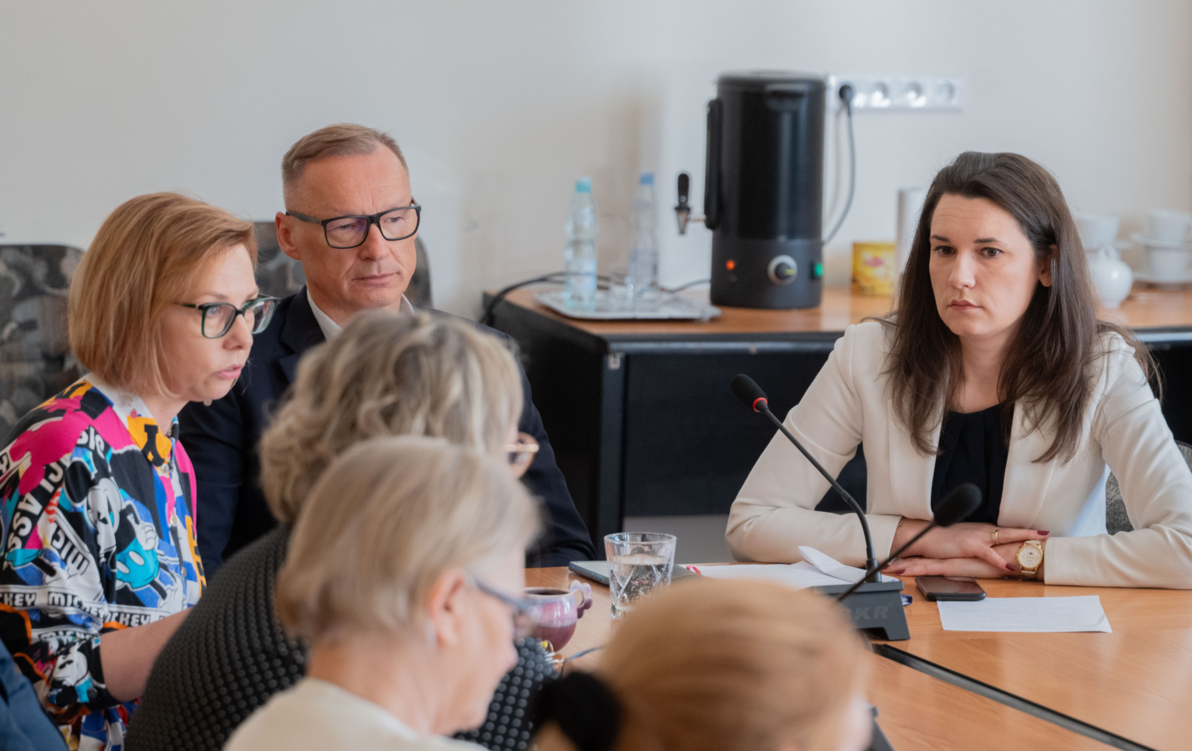 Zdjęcie do Spotkanie z dyrektorami plac&oacute;wek oświatowych