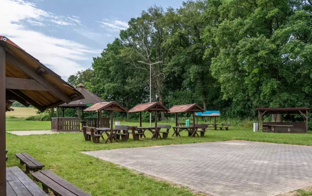 Zdjęcie do Plac rekreacyjny gotowy na wieczorne atrakcje