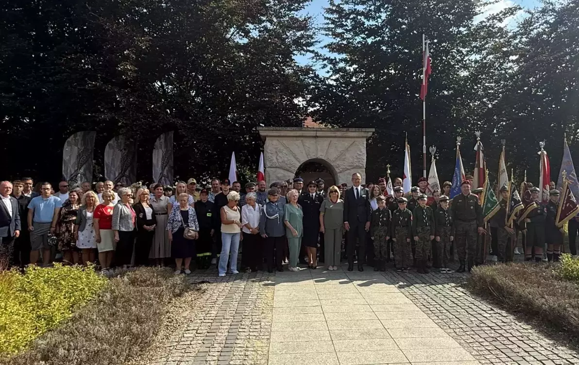 Zdjęcie do Pamięć i przestroga: Brzeg Dolny upamiętnił 86. rocznicę wybuchu II wojny światowej