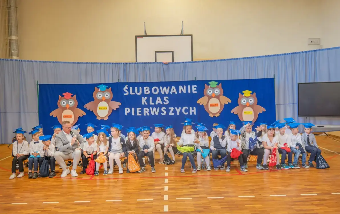 Zdjęcie do Uroczyste ślubowania klas pierwszych w Zesp&oacute;ł Szkolno-Przedszkolny nr 1 w Brzegu Dolnym