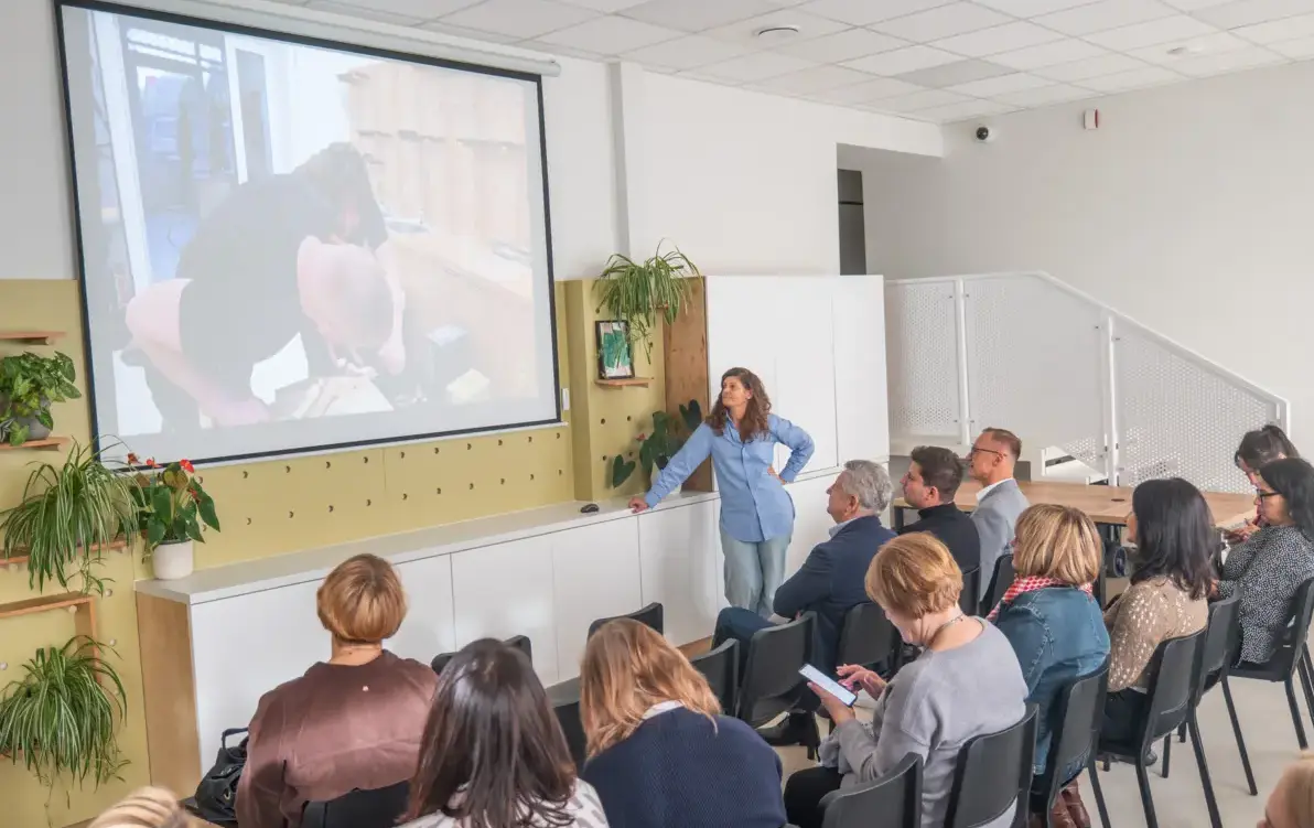 Zdjęcie do Do Biblioteki TAMA w Brzegu Dolnym przybyli przedstawiciele Ośrodka Kultury i Sportu z Kruszyna oraz Biblioteki Publicznej w Lubaniu