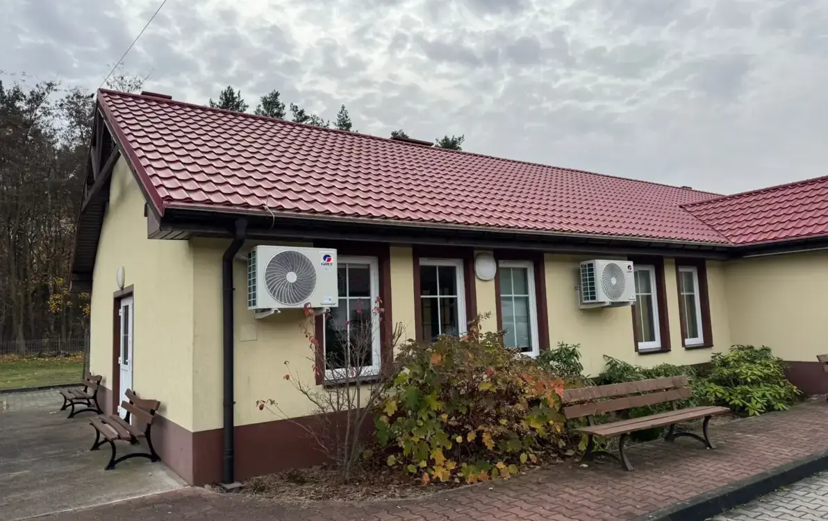Zdjęcie do Świetlica w Żerkowie z klimatyzacją. Zadanie zrealizowane dzięki wsparciu Samorządu Wojew&oacute;dztwa