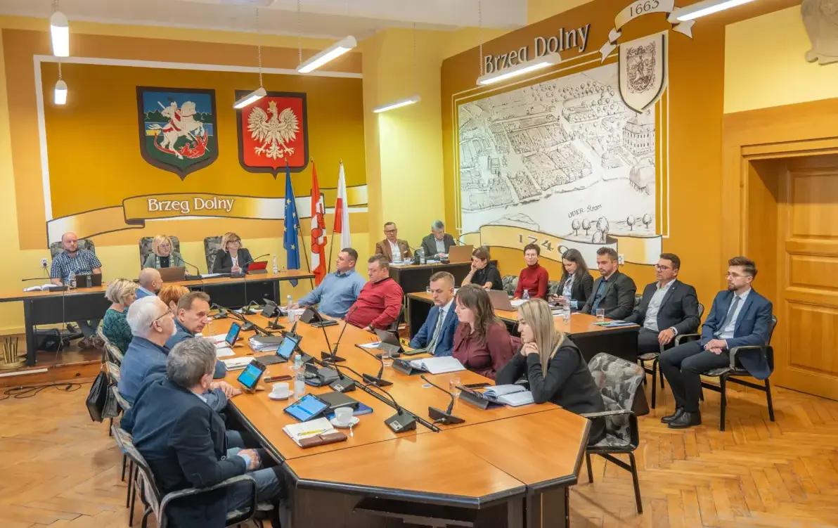 Zdjęcie do Sesja Rady Miejskiej w Brzegu Dolnym: podatki, opłaty za odpady i przyszłość przychodni PCM w Brzegu Dolnym