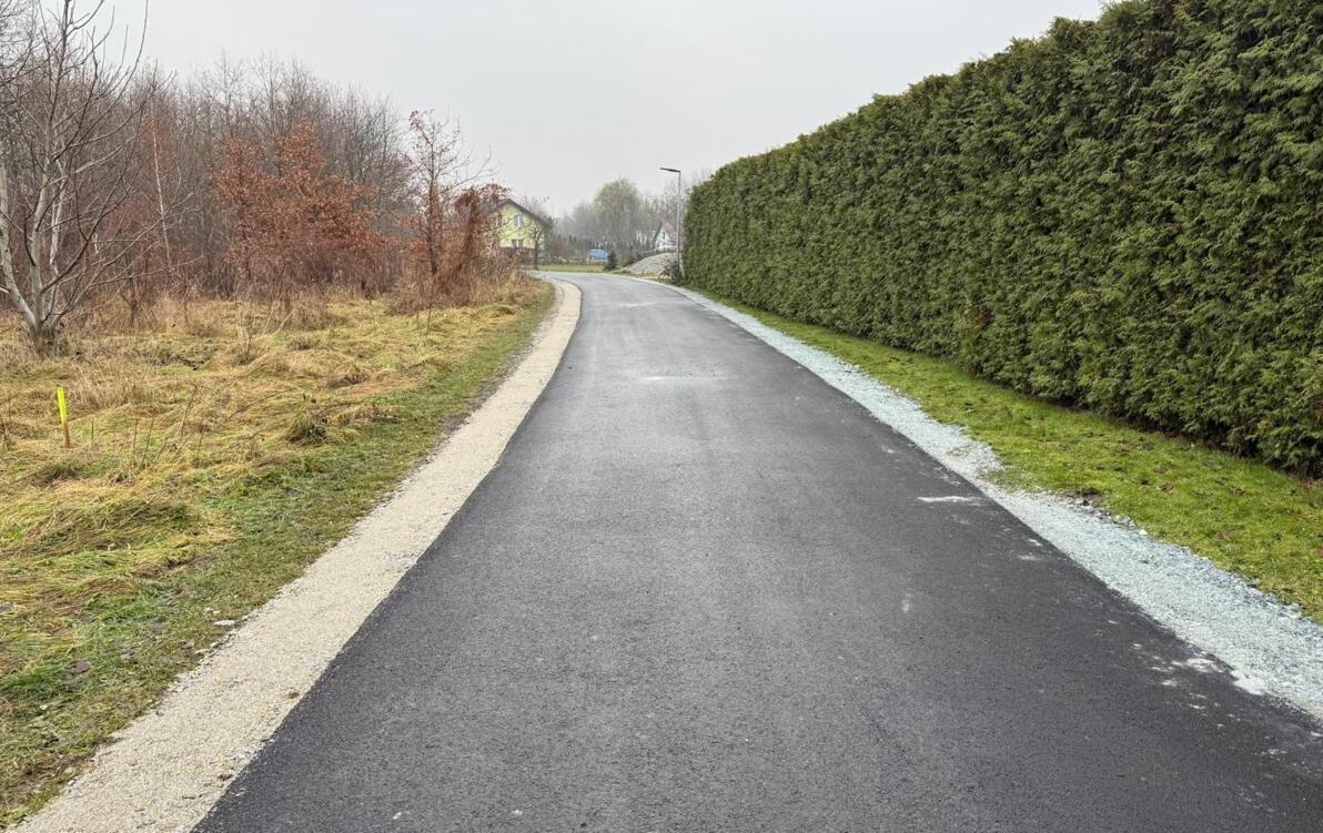 Zdjęcie do Ulica Nasypowa w Brzegu Dolnym z nową nawierzchnią