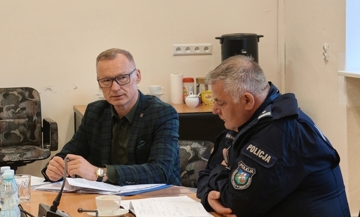 Burmistrz Brzegu Dolnego wraz z Komendantem Komisariatu Policji