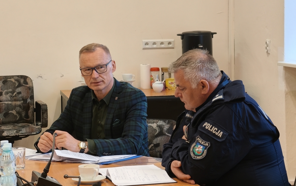 Zdjęcie do Spotkanie Burmistrza Brzegu Dolnego ze służbami odpowiedzialnymi za bezpieczeństwo gminy