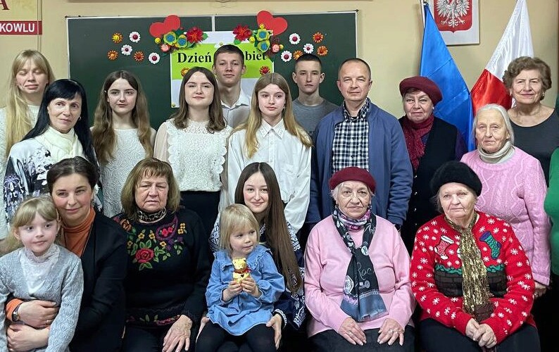 Zdjęcie do Dzień Kobiet w Szkole Polskiej w Kowlu