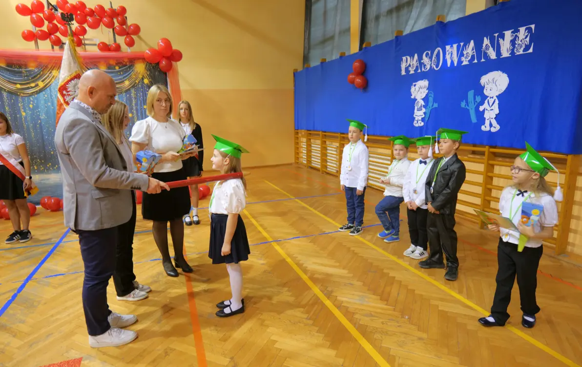 Zdjęcie do Pasowanie na Ucznia w Zespole Szkolno-Przedszkolnym nr 4 w Pogalewie Wielkim