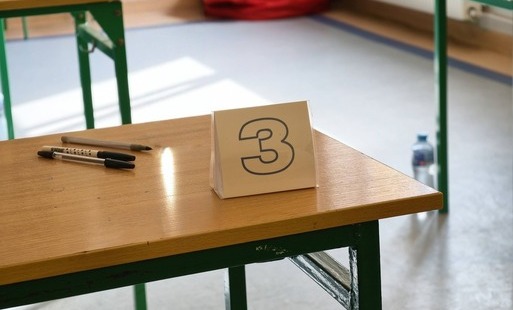 Zdjęcie do Egzamin &oacute;smoklasisty 2026 &ndash; ostatni dzień zmagań uczni&oacute;w w gminie Brzeg Dolny