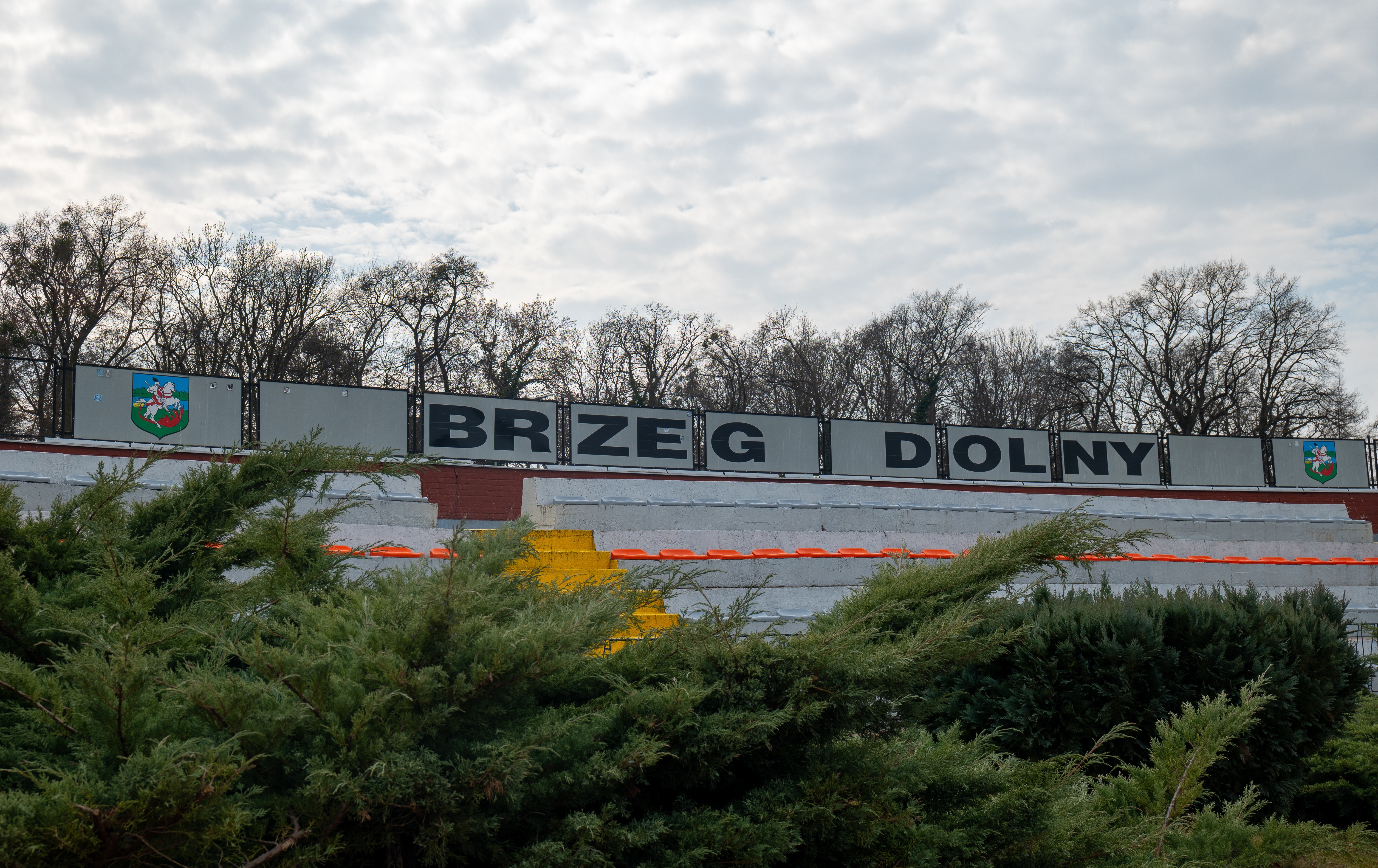 Zdjęcie do  Prace pielęgnacyjne na Stadionie Miejskim w Brzegu Dolnym