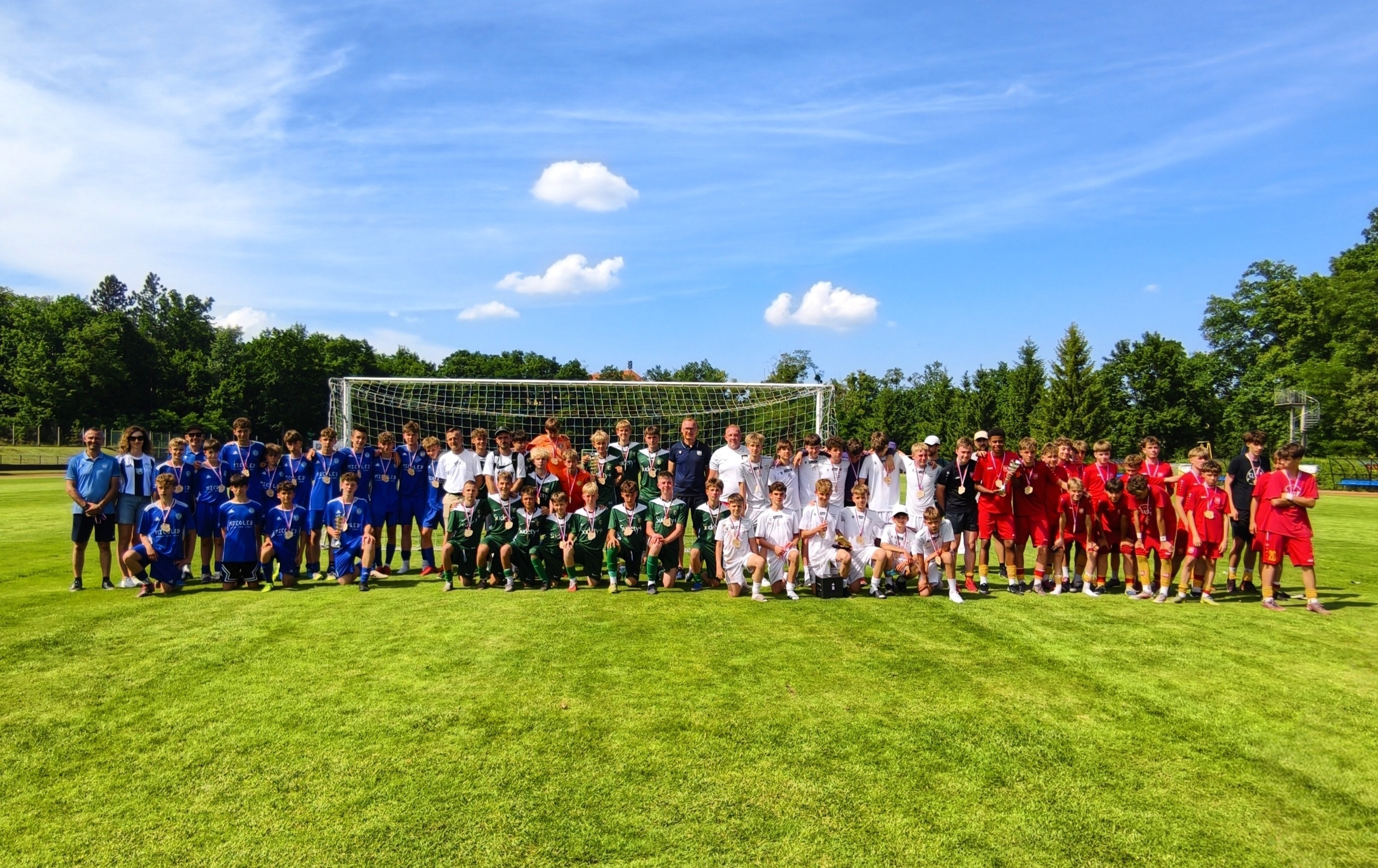 Zdjęcie do Osiem drużyn na Stadionie Miejskim - rozegrano Turniej o Puchar Burmistrza